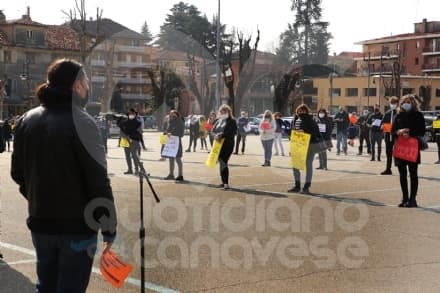 CUORGNE' - Commercianti e partite Iva in piazza: «Chiediamo solo di essere ascoltati». Pronti anche alla disobbedienza fiscale