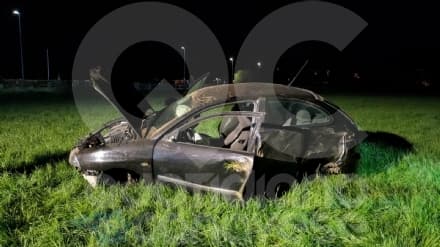 RIVAROLO CANAVESE - Si ribalta con l'auto in via Favria: ferito un 20enne di Busano - FOTO