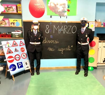 PONT CANAVESE - I bimbi a lezione di educazione civica con la polizia locale