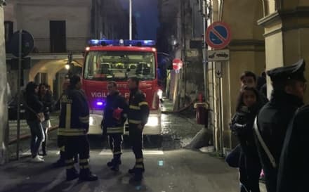 CUORGNE' - Tragedia sfiorata negli alloggi della Mastropietro: i vigili del fuoco salvano otto persone - FOTO