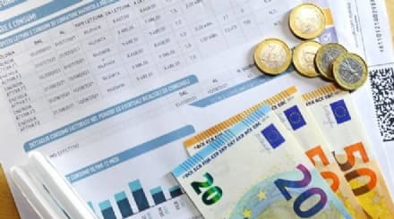 IVREA - Rifondazione in piazza contro l'aumento delle bollette