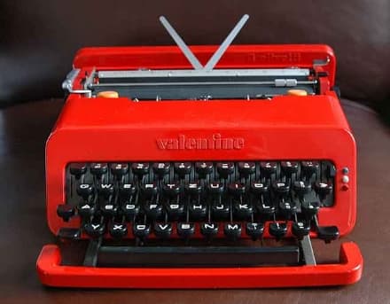 IVREA - Anche Torino rende omaggio alla mitica «Valentine» di Olivetti