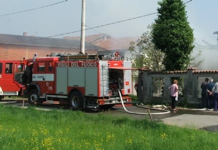 QUAGLIUZZO - Lavatrice prende fuoco: pronto intervento dei pompieri