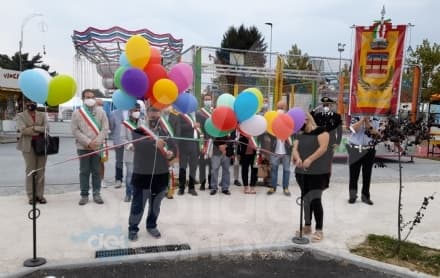 VALPERGA - Piazza Unità d'Italia si rifà il look per diventare area mercatale: inaugurato il 1° lotto - FOTO