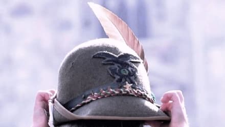 La piuma neira e le feuje!