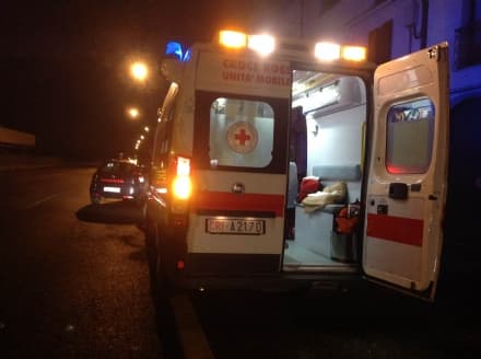 BORGIALLO - Cade un grosso vaso dal balcone di casa, pensionato ferito finisce in ospedale