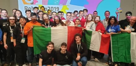 IVREA - Gli studenti dell'Olivetti ai mondiali di robotica a Sydney