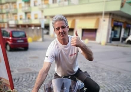 IVREA-BANCHETTE - Giovane papà muore in seguito a una caduta in casa: in lacrime per Fabio Blefari