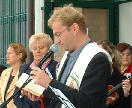 LEINI - Presepe vietato: interviene il parroco don Pierantonio