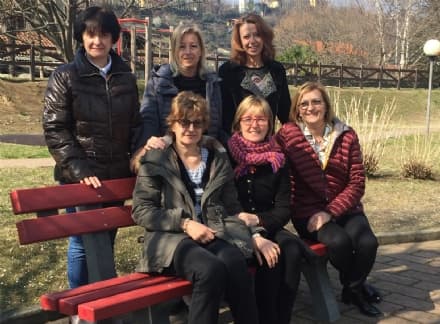 BOLLENGO - Una panchina rossa nel parco giochi di via delle Scuole