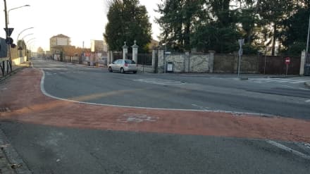 RIVAROLO - Torna il semaforo in corso Torino: addio alla mini-rotonda al fondo di via della Lumaca