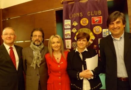 CASTELLAMONTE - Il Lions dona importanti materiali alle scuole del Canavese