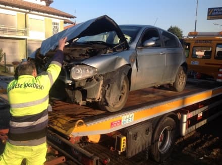 CUORGNE' - Scontro auto-bus in frazione Salto. Un ferito - FOTO