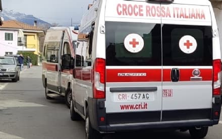 IVREA - Studentessa investita da una moto, ricoverata in ospedale