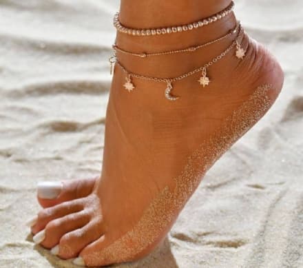 GLAMOUR – La cavigliera, il must have dell’estate