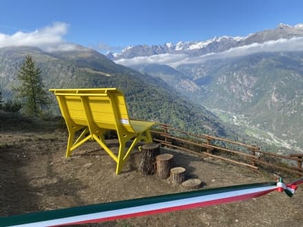 LOCANA - Inaugurata alla Croce del Faggio la panchina gigante - FOTO