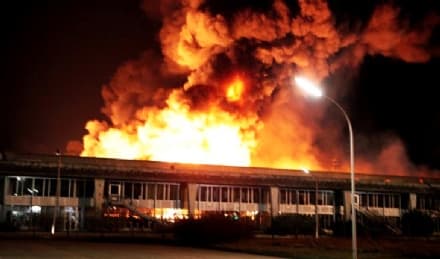 SCARMAGNO - Sette indagati per l'incendio nell'ex Olivetti