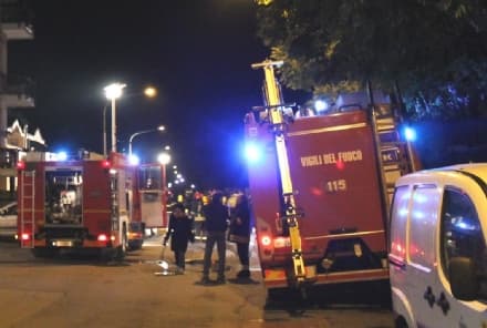 PONT CANAVESE - Incendio in una palazzina: due persone intossicate dal fumo