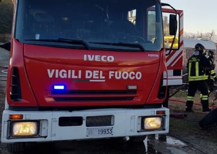 CIRIE' - Idioti danno fuoco al trenino di legno del parco giochi