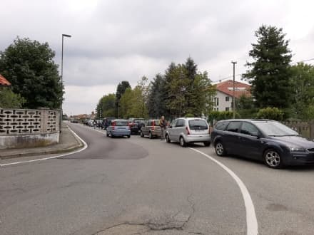 RIVAROLO - Sosta selvaggia alle scuole e in via Ivrea - FOTO