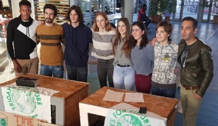 IVREA - I ragazzi del «Fridays For Future» chiedono più impegno al sindaco: «L'ambiente va difeso anche nella nostra città» - FOTO
