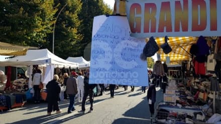 RIVAROLO CANAVESE - «Presi in giro dall'amministrazione»: sarà un sabato di protesta per gli ambulanti del mercato che vogliono tornare in via Ivrea