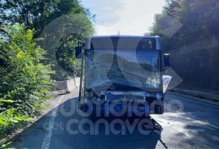 TRAGEDIA IN CORSO CASALE - 16enne di Nole muore nello scontro frontale tra un'auto e un pullman di linea