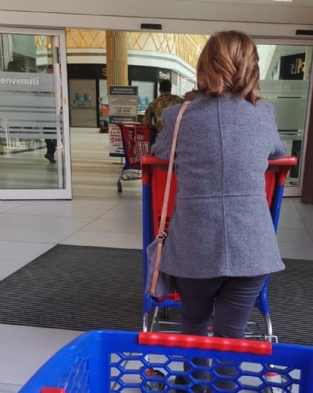 CORONAVIRUS - «Restate a casa»: l'appello di chi lavora e rifornisce supermercati e centri commerciali