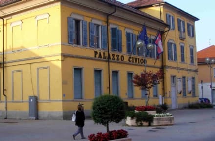 BORGARO - Vigili urbani diffamati su Facebook: dieci denunciati