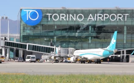 CASELLE - In ritardo per prendere l'aereo s'inventa un allarme bomba e blocca il volo