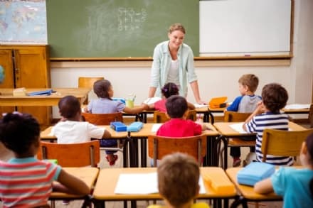 SAMONE - Mamme in azione alla scuola primaria: «Non mandate via la nostra brava maestra»