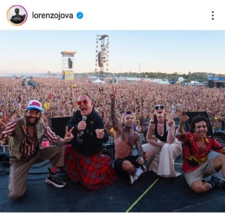 AGLIE' - Johnson Righeira con Lorenzo sul palco del Jova Beach Party a Marina di Ravenna - FOTO