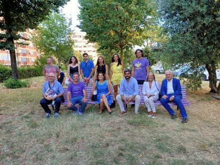 CANAVESE - Anche Firenze adotta le panchine viola della gentilezza nate in Canavese