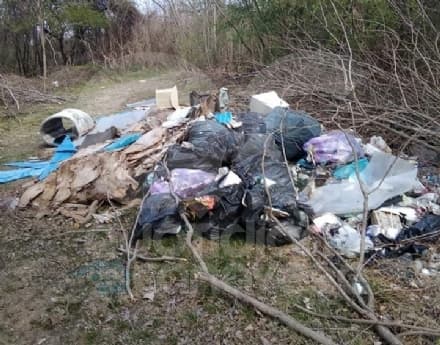 OZEGNA-RIVAROLO - Un'altra discarica abusiva vicino all'Orco - FOTO