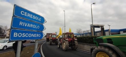 LOMBARDORE-FELETTO - Trattori sulla 460 contro la variante: «Serve un tracciato alternativo che non uccida l'agricoltura» - FOTO e VIDEO