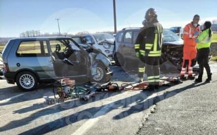 STRAMBINO - Brutto incidente sulla provinciale: tre feriti, uno grave trasportato in ospedale con l'elicottero - FOTO