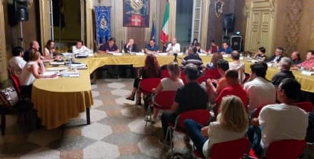 RIVAROLO - Mai dire... consiglio: Zucco Chinà cita Fantozzi, la Vittone chiede l'esonero di Leone