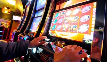 CUORGNE' - Videopoker abusivi: super multa ai cinesi della stazione