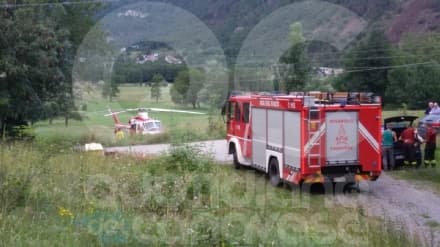 LOCANA - I vigili del fuoco salvano tre mucche rimaste bloccate nella gola del torrente - FOTO