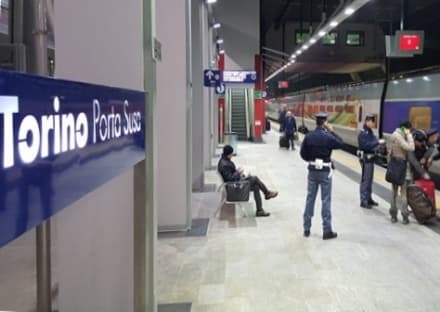 CANAVESANA - Violenta rissa sul treno: un ferito e tre denunciati