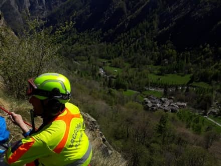 VALLE SOANA - Climber precipita dalla parete di roccia: salvato dal soccorso alpino - FOTO