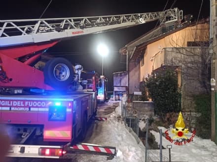 NOLE CANAVESE - Incendio tetto, pronto intervento dei vigili del fuoco - FOTO