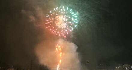 IVREA - Botti di capodanno non autorizzati in piazza Balla: spettacolo pirotecnico sospeso e candelotti sequestrati dalla polizia locale