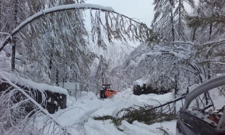 CANAVESE - Prima nevicata a Ceresole Reale e Piamprato Soana: mezzi spalaneve in azione - FOTO