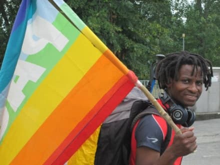 CANAVESE - La marcia di John Mpaliza per i diritti: «Restiamo Umani»