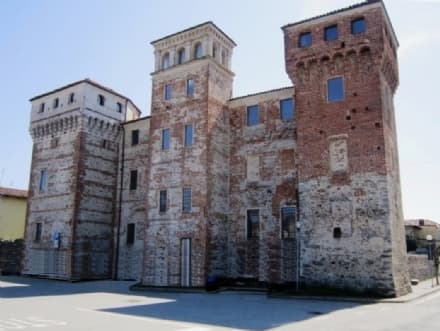 OZEGNA - Castello pignorato dal tribunale di Ivrea va all'asta: lo si compra con 1,1 milioni di euro