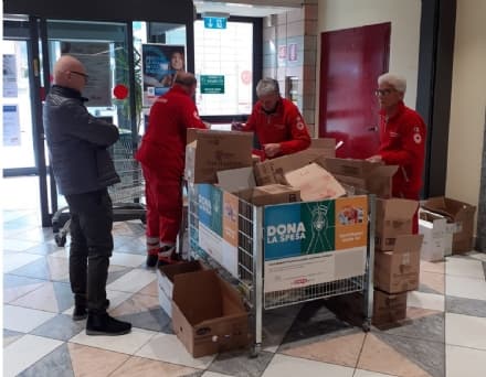 CUORGNE' - Dona la spesa, raccolti 10 quintali di cibo per le famiglie bisognose - FOTO