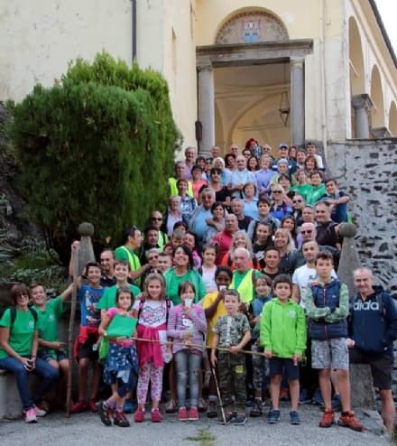 PONT CANAVESE - Buon successo per la passeggiata enogastronomica tra gusto e storia