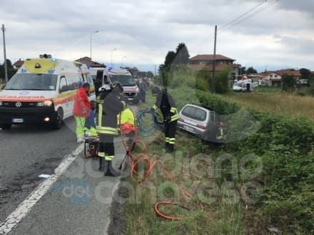 FELETTO - Incidente stradale in via Circonvallazione, tre donne ferite - FOTO E VIDEO