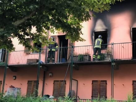 IVREA - Incendio devasta abitazione: pensionata lievemente intossicata